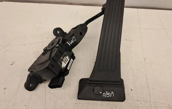 KIA Sportage Accelerator throttle pedal KGY0015A2S900 DH327262S900 KC10015A