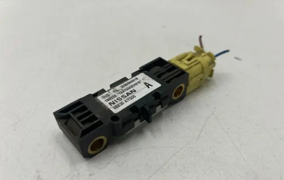 Nissan Note (E11) Airbag deployment crash/impact sensor 0285003019 100326