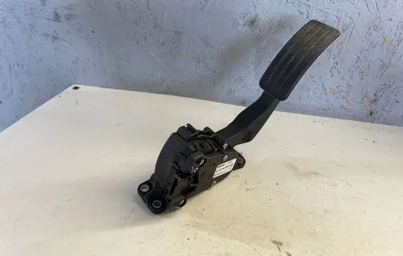 Dacia Sandero Accelerator throttle pedal 6PV00908502 8200386506D