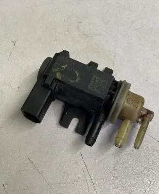 Volkswagen Touran I Turbo solenoid valve 1K0906627B
