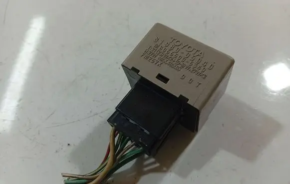 Toyota Avensis T250 Other relay 8198005040