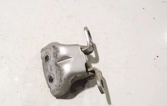 Nissan Qashqai Front door upper hinge