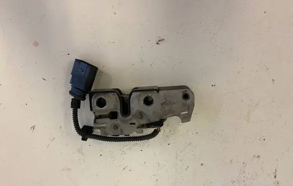 Volkswagen Touareg II Engine bonnet/hood lock/catch 7P0953236B