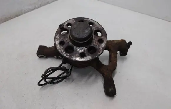 Mercedes-Benz C W204 Front wheel hub A2043323301 2043323301