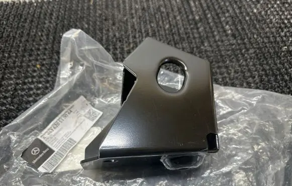 Radiator mount bracket