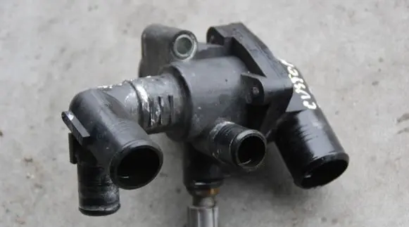 Thermostat/thermostat housing