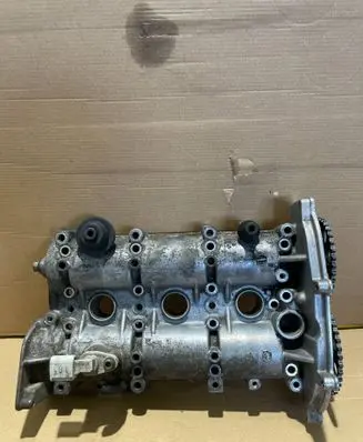 Volkswagen Polo IV 9N3 Rocker cam cover 03E103475H