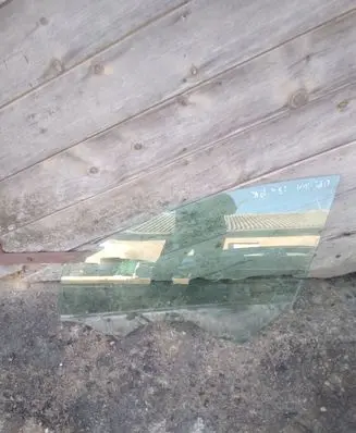 KIA Optima Front door window glass four-door