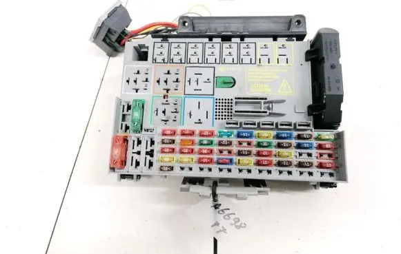 Opel Zafira A Fuse box set 24412497