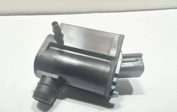 Hyundai Santa Fe Windscreen/windshield washer pump 985103E000
