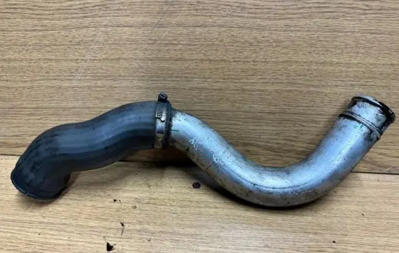 BMW 5 E39 Intercooler hose/pipe 2249669