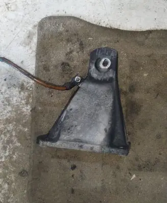 BMW 5 E60 E61 Engine mounting bracket 6761150