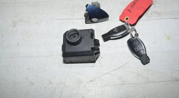 Mercedes-Benz A W176 Ignition lock A2469054702