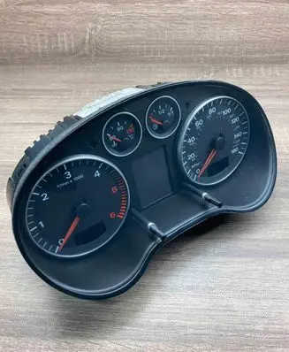 Audi A3 S3 8P Speedometer (instrument cluster) 8P0920951D