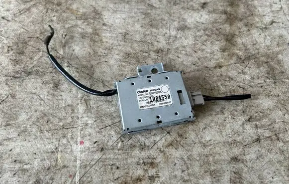 Nissan Maxima A35 Antenna control unit 282319N00A
