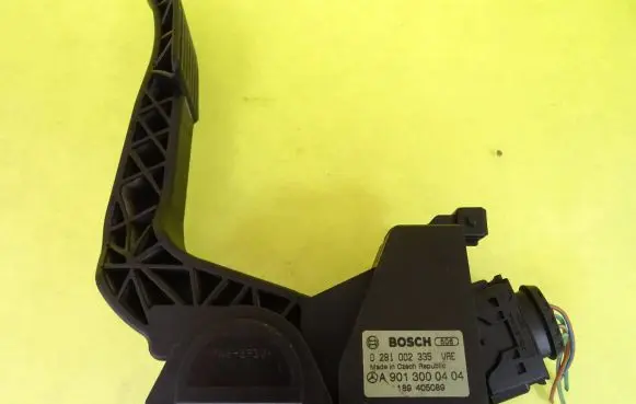 Mercedes-Benz Vito Viano W638 Accelerator throttle pedal 0281002335