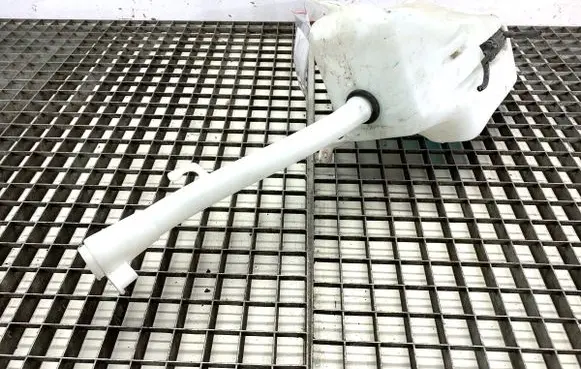 Windshield washer fluid reservoir/tank