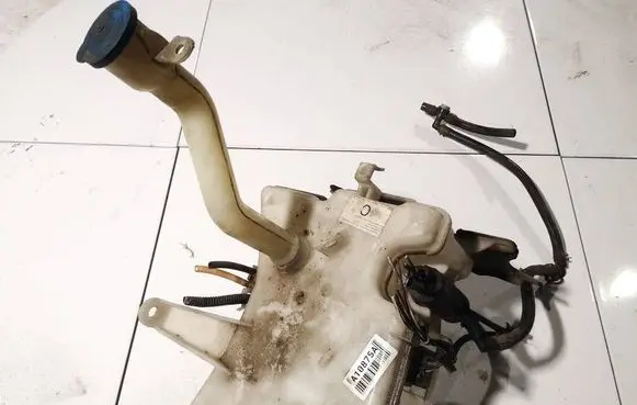 Toyota Auris 150 Windshield washer fluid reservoir/tank 8535002060 85350-02060