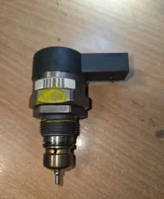 BMW 5 F10 F11 Fuel pressure regulator 0281002949 16735368 251010