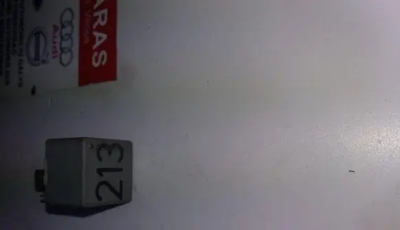 Volkswagen PASSAT B5 Other relay 443951253J