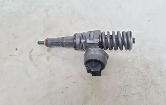 Volkswagen Touran I Fuel injector 038130073AG