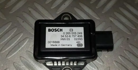 BMW X3 E83 ESP acceleration yaw rate sensor 6757406