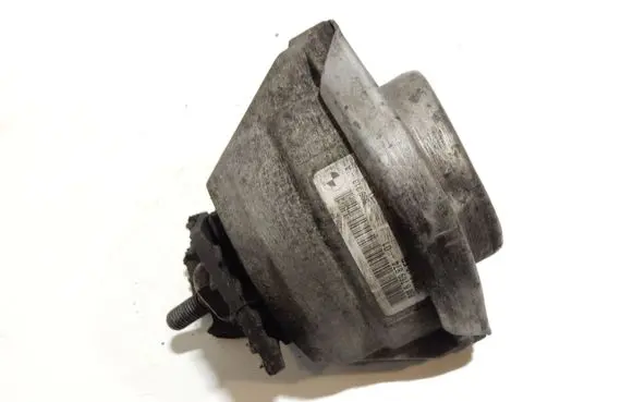 BMW 5 E60 E61 Engine mount bracket 6769874 5575