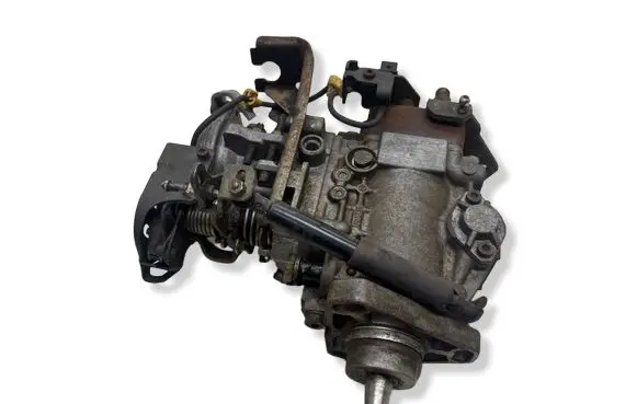 Volkswagen Golf III Fuel injection high pressure pump 028130107K