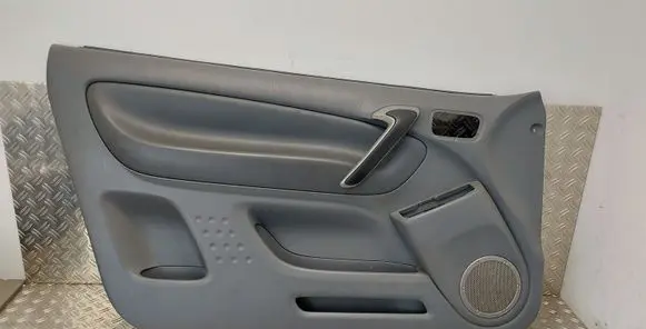 Toyota RAV 4 (XA20) Front door card panel trim 67662X1B01