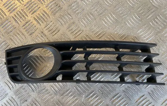Audi A4 S4 B6 8E 8H Front fog light trim/grill 8E0807682