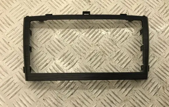 Radio/GPS head unit trim
