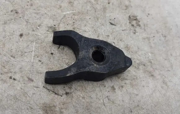 Toyota Avensis Verso Fuel Injector clamp holder NOCODE