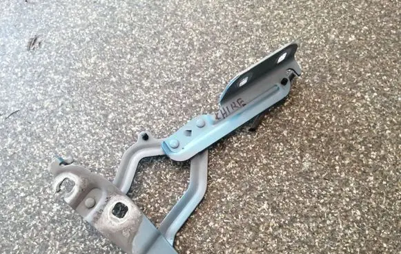 Ford Fiesta Engine bonnet/hood hinges 8A6116801AD