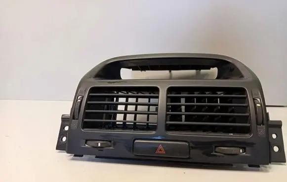 Suzuki Grand Vitara II Dash center air vent grill 7382165J0