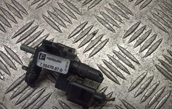 Volkswagen Touran I Valve vacuum 700470070