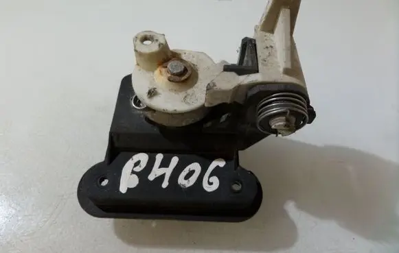 Peugeot 406 Tailgate exterior lock 