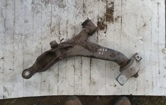 Lexus IS 220D-250-350 Front lower control arm/wishbone NOCODE