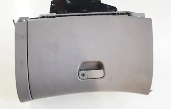 Mitsubishi Grandis Glove box