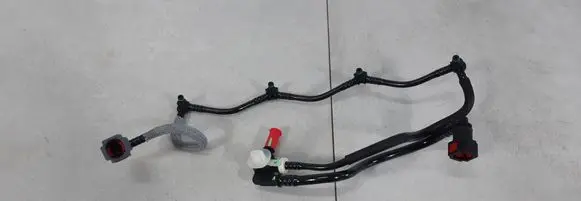 Suzuki Grand Vitara II Fuel injector supply line/pipe 1583567JH0