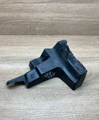 Mercedes-Benz E W212 Front bumper mounting bracket A2128850316