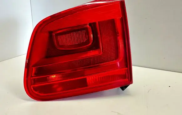 Volkswagen Tiguan Tailgate rear/tail lights 5N0945310