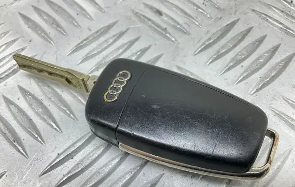 Audi TT TTS Mk2 Ignition key/card 8P0837220D