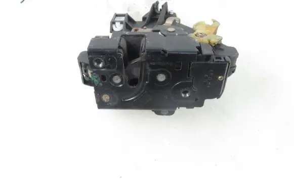 Volkswagen Caddy Front door lock 3B1837016