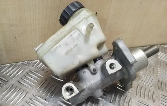 BMW 3 E46 Master brake cylinder 03350884451