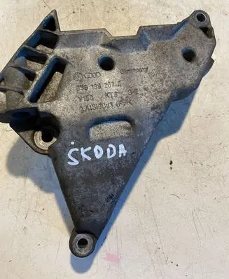 Skoda Octavia Mk2 (1Z) Engine mounting bracket 03G199207L V150