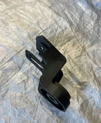 Volvo XC60 Air filter cleaner box bracket assembly 31370344