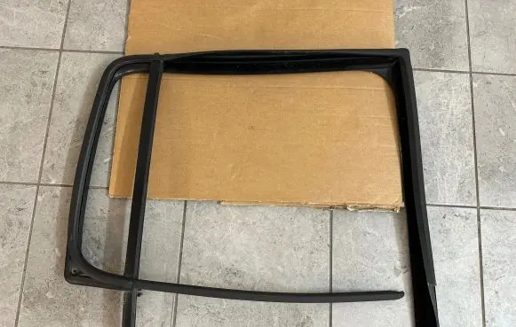 Volkswagen Amarok Rubber seal rear door window/glass 
