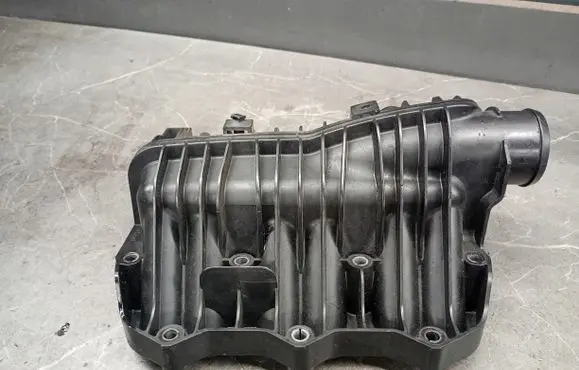 Ford Focus Intake manifold 1047092s01