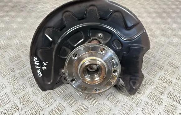 Volkswagen Golf VIII Front wheel hub