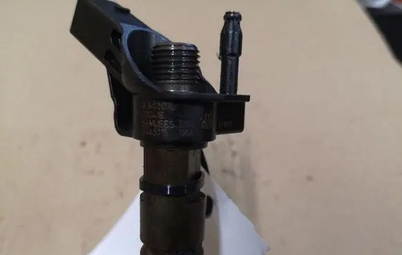 Mercedes-Benz CLK A209 C209 Fuel injector 0445115064